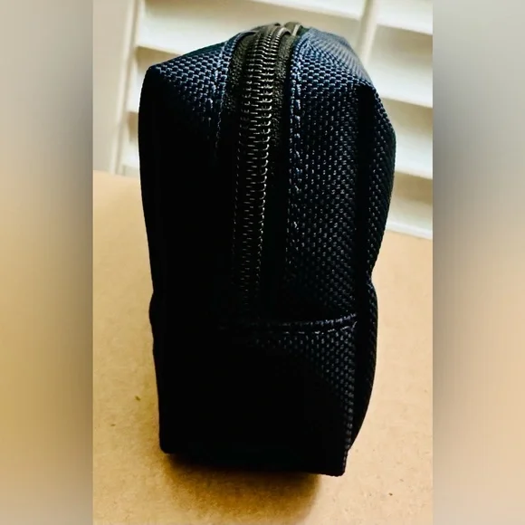 Brand New with Tag TUMI Small Kit Navy - Picture 4 of 7